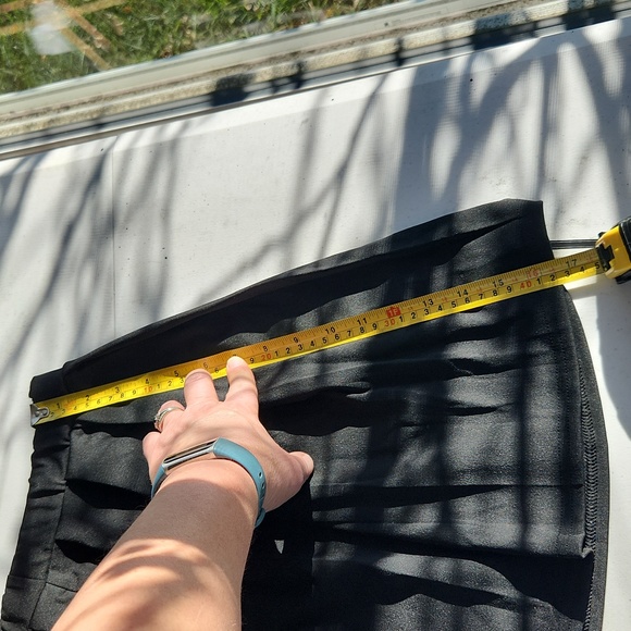 Skirt and crop top ☆ Medium ☆ Black ☆ Fun!  Pleated skirt ☆ Funky Top ☆ Cool 😎 - Picture 10 of 14